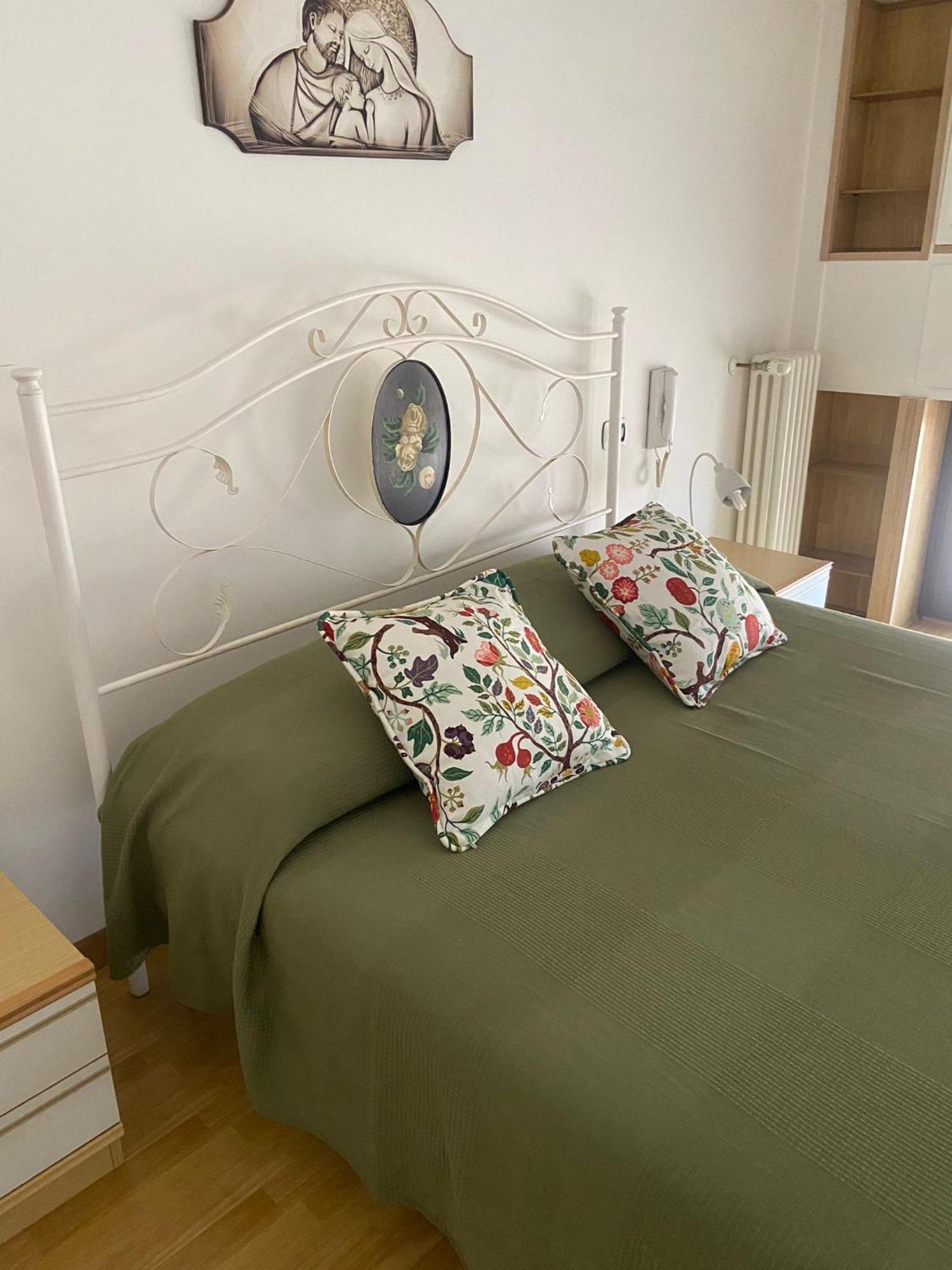 Pm 13A Via Tenente Devenuto Guest House Джовінаццо Екстер'єр фото